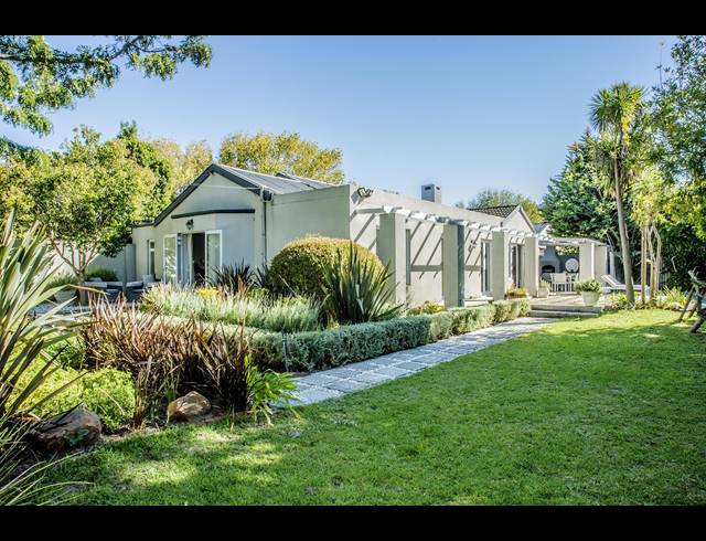 4 BEDROOM FREEHOLD TO LET IN CONSTANTIA